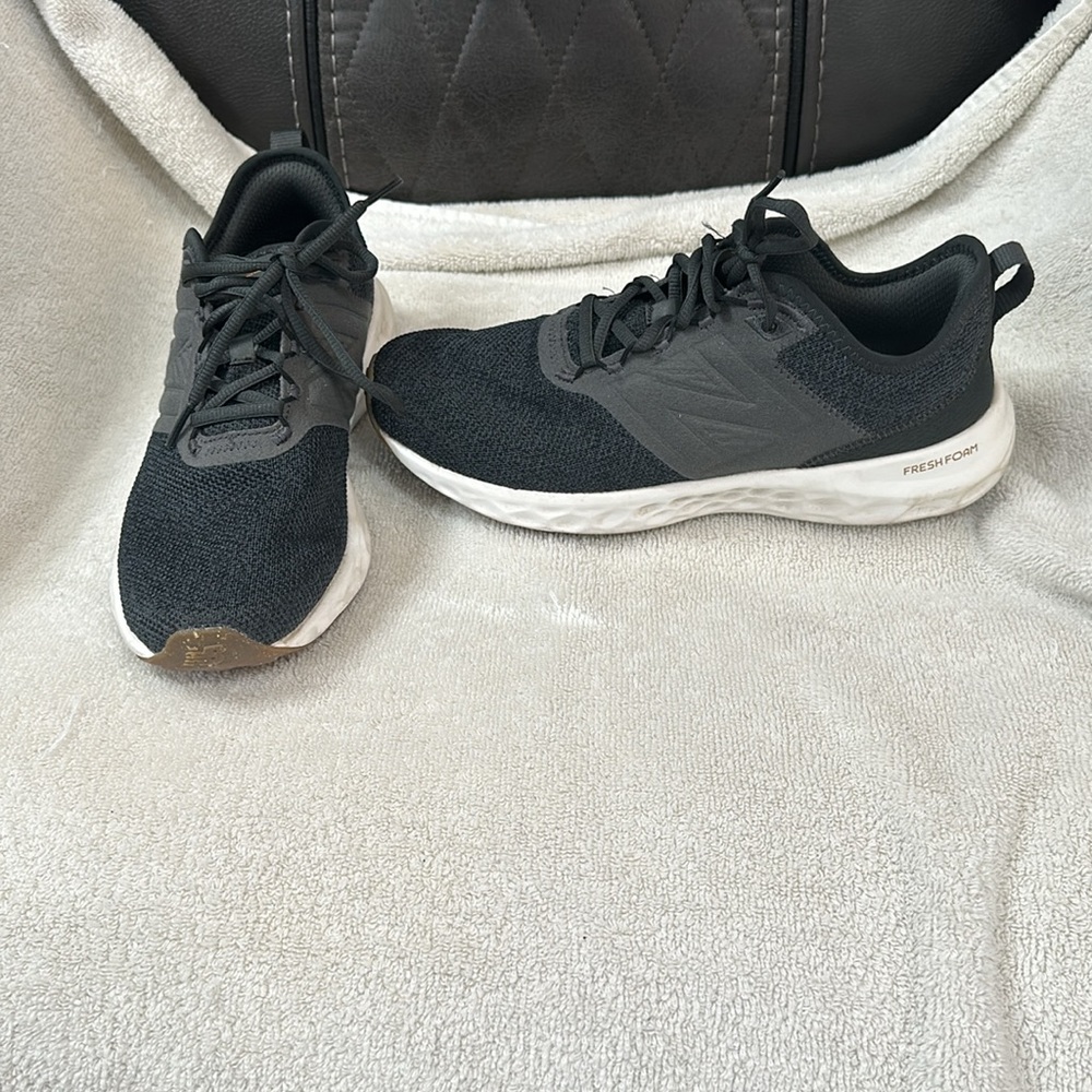 New Balance Shoes - Picture 2 of 7